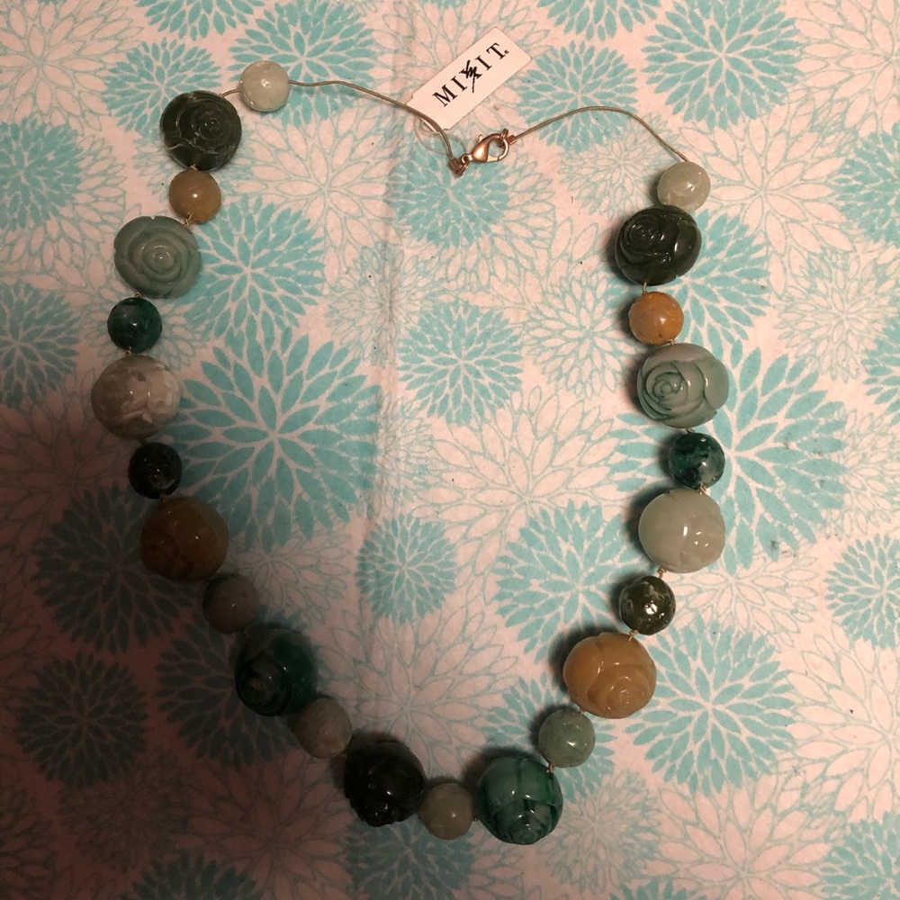 ❤️Mix it Hand Knotted Rose Necklace-561 $15 or $12 w/offer